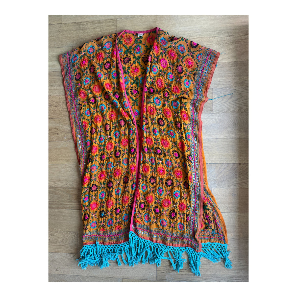 aşırı eğlenceli, işlemeli kimono
