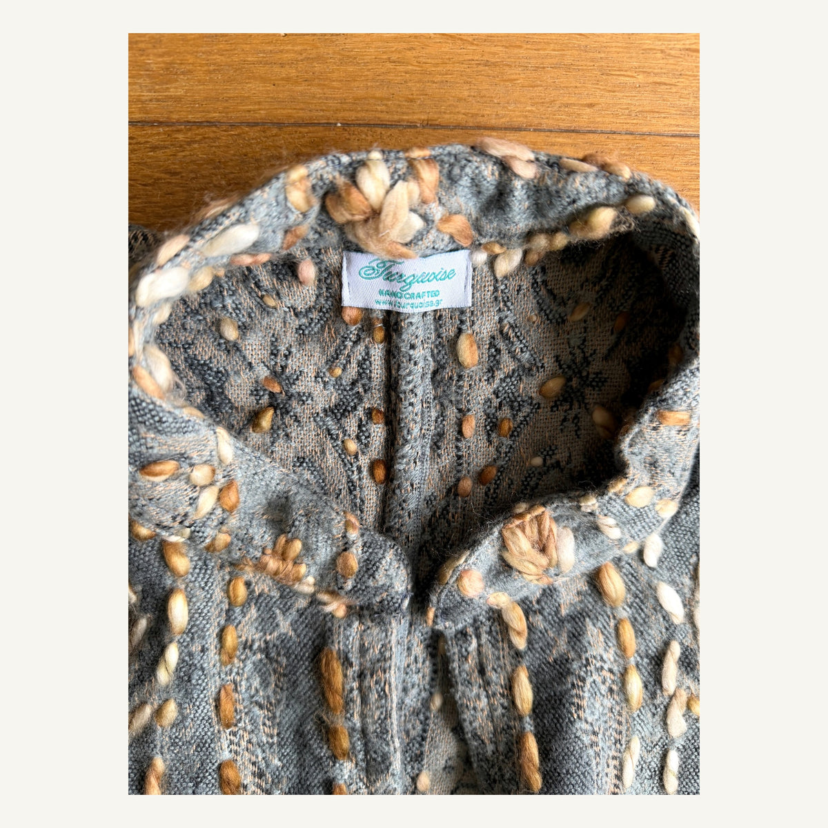 işlemeli gri/mavi kaftan