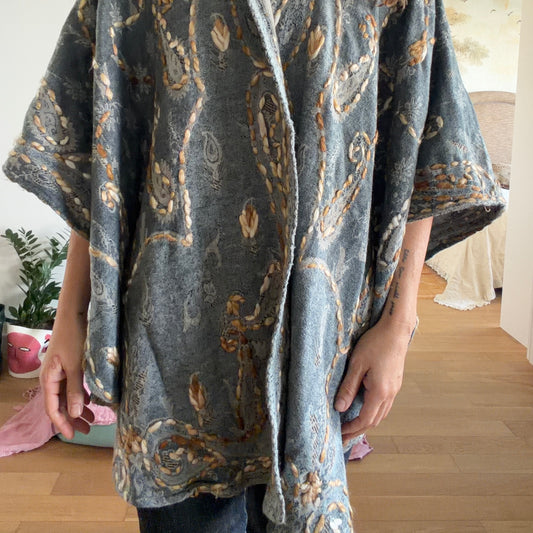 işlemeli gri/mavi kaftan